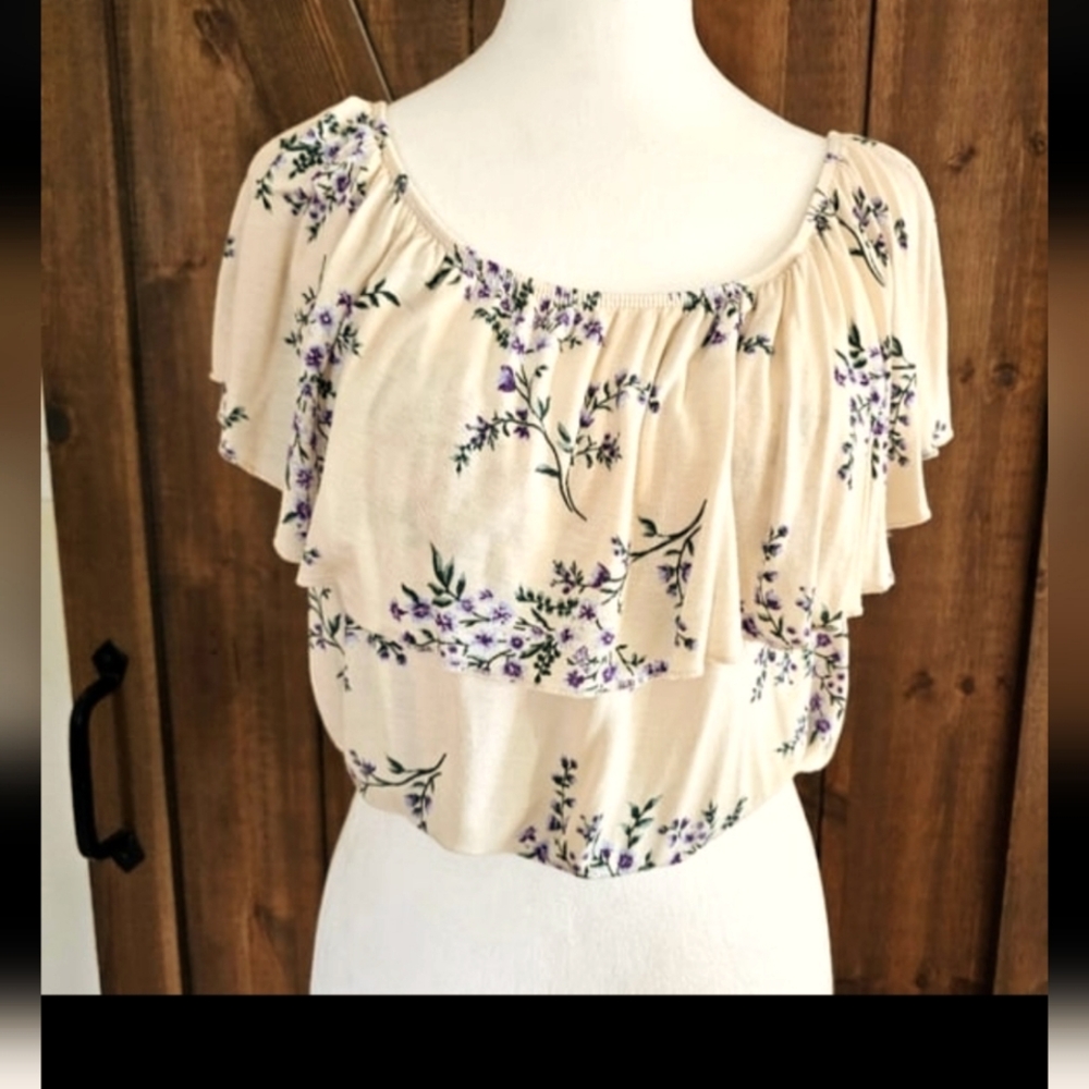 FOREVER 21 RUFFLE TOP cream and purple floral print